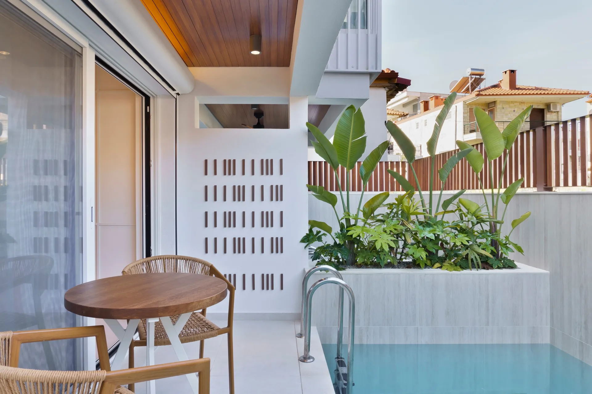 Tiara Holidays - Palm Boutique Suites - Comfort Suite with Private Pool - balcony with private pool